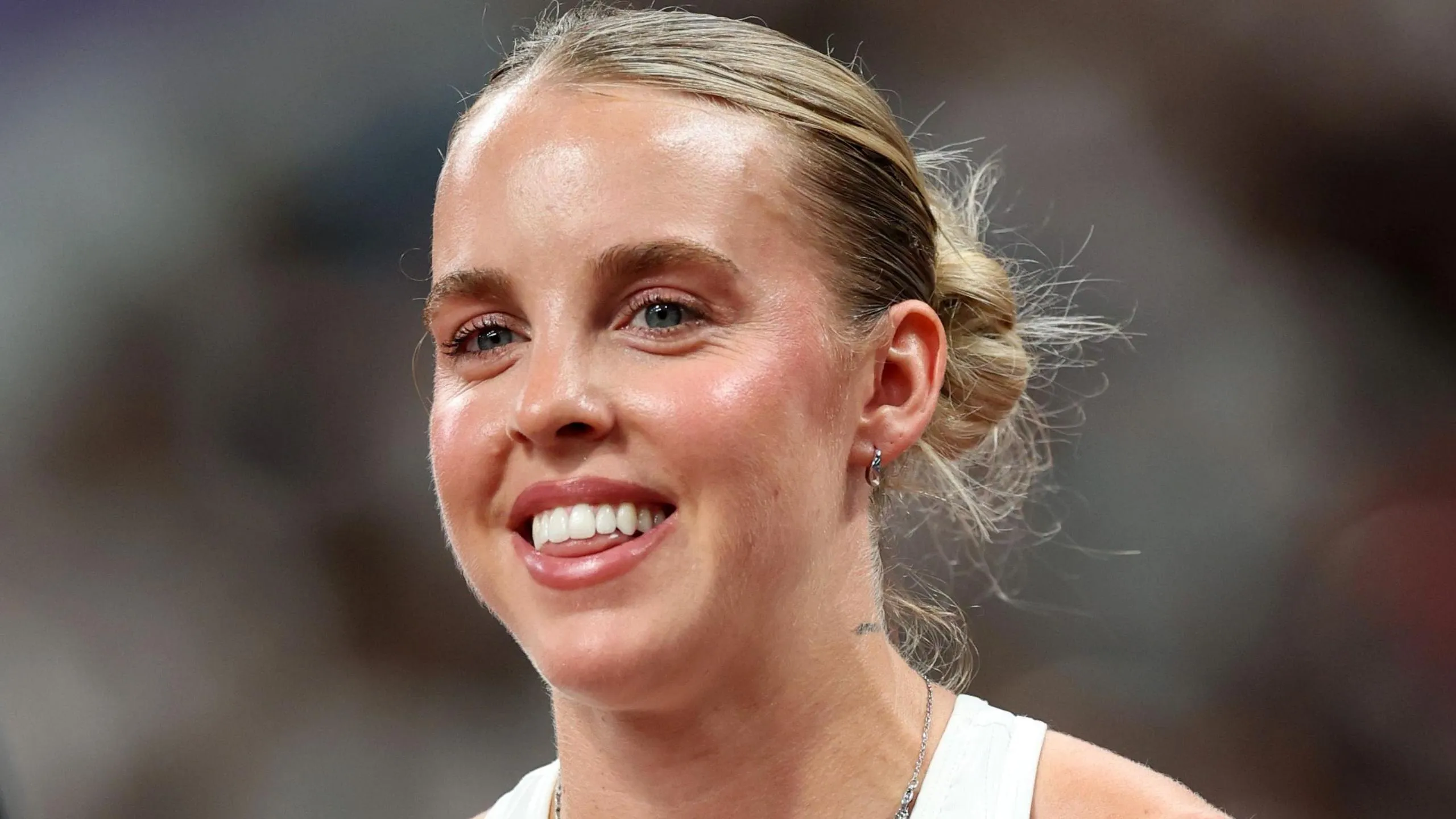 The British star Kicks off World Title Bid with Winning Start